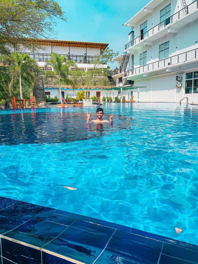 Saru Blue Sapphire Hotel Udawalawe Luaran gambar
