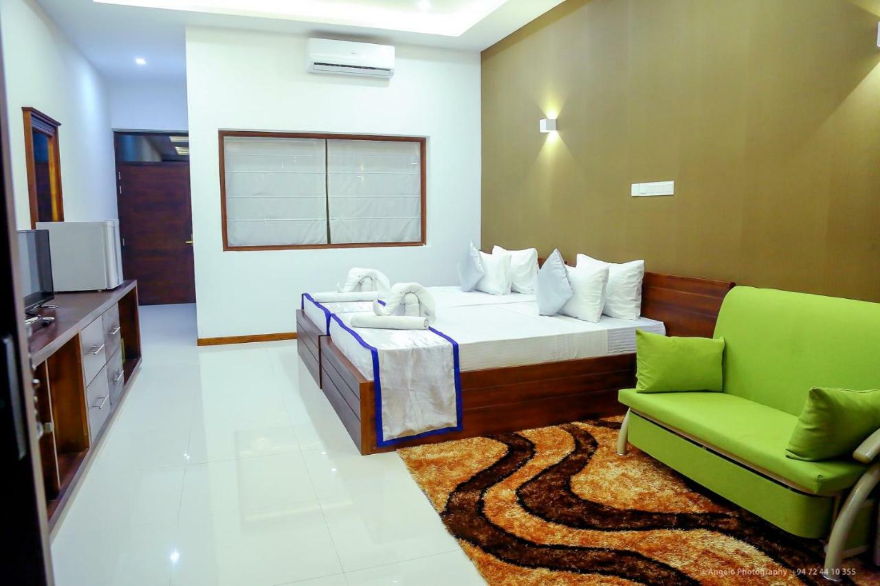 Saru Blue Sapphire Hotel Udawalawe Luaran gambar