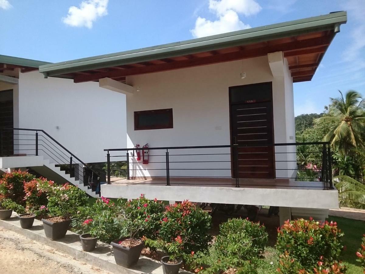 Saru Blue Sapphire Hotel Udawalawe Luaran gambar