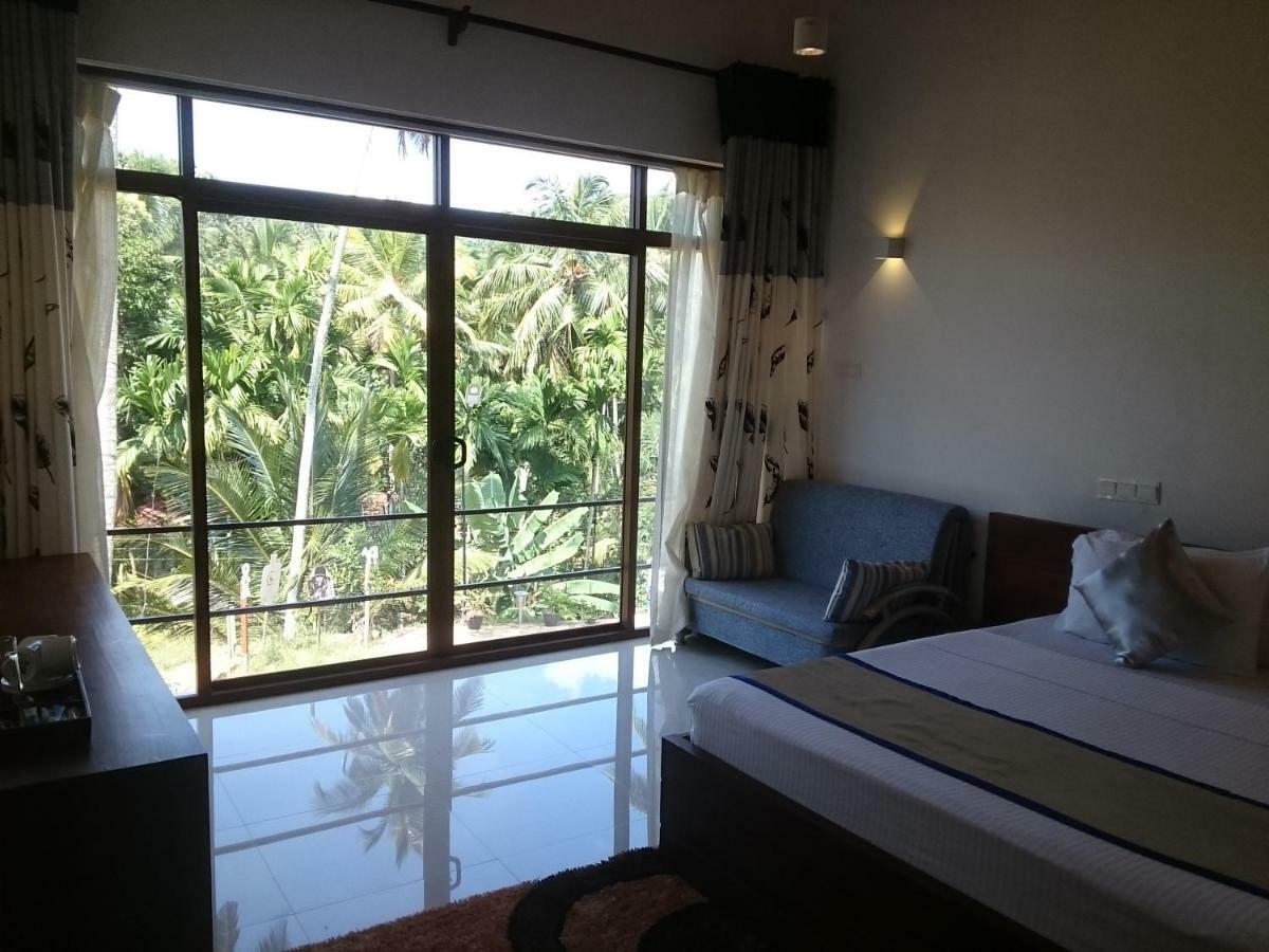 Saru Blue Sapphire Hotel Udawalawe Luaran gambar